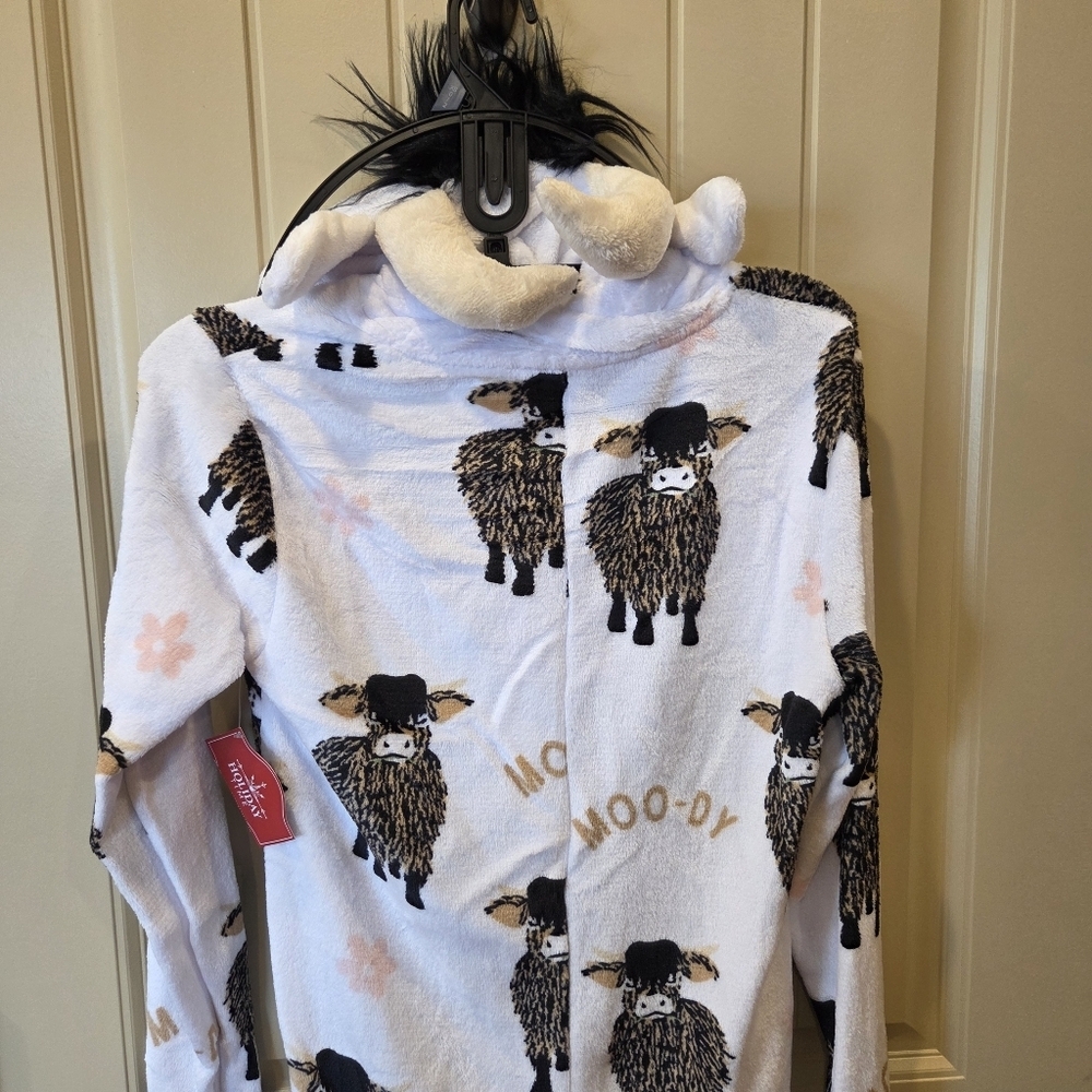 Just a Lil Moo-dy Highland Cow Jumpsuit Pajamas XS Women's New Costume Plush - Picture 12 of 15
